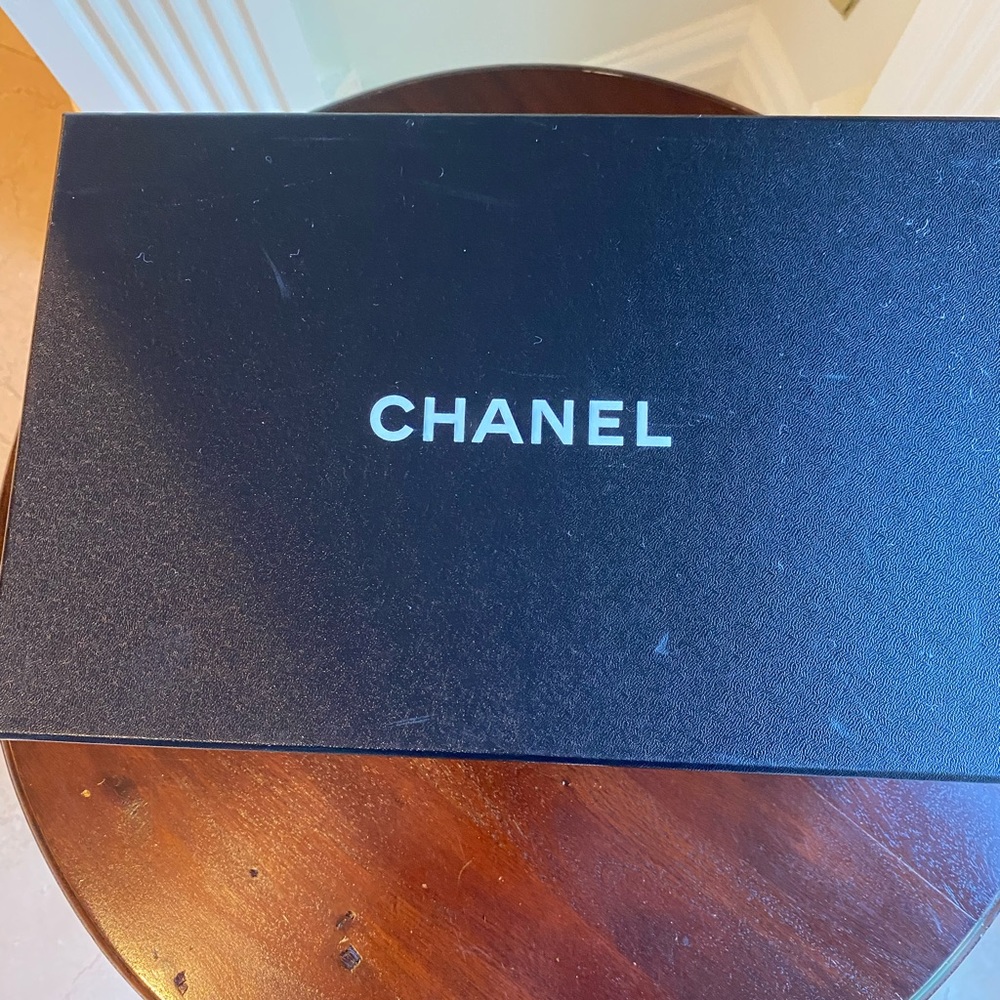 2022 Chanel interlocking CC logo sneakers - Picture 8 of 9